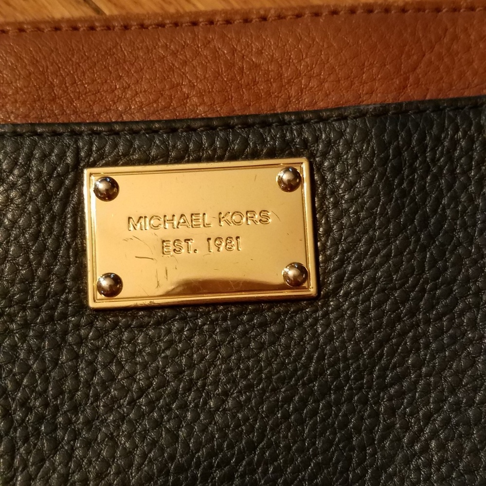 Michael kors wristlet